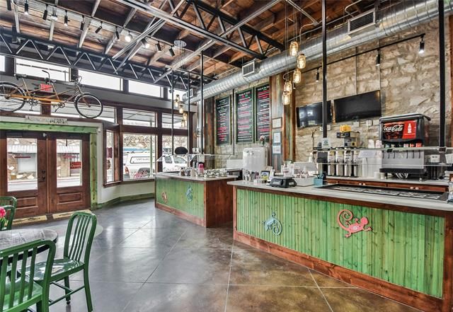 105 W Pearl St, Granbury, TX 76048